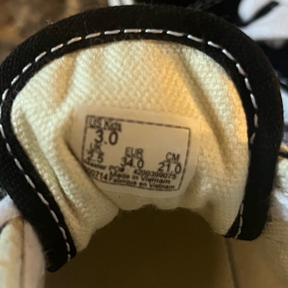 BRAND NEW Girls Butterfly Vans 🦋 - Picture 3 of 4